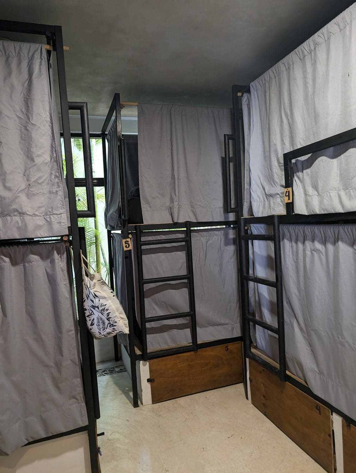 Hab 3 · Dormitorio femenino 8